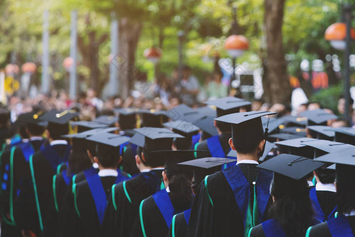 毕业时的毕业生组理念教育祝贺大学毕业典礼图片-包图网企业站