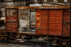 在废弃的火车站的老火车