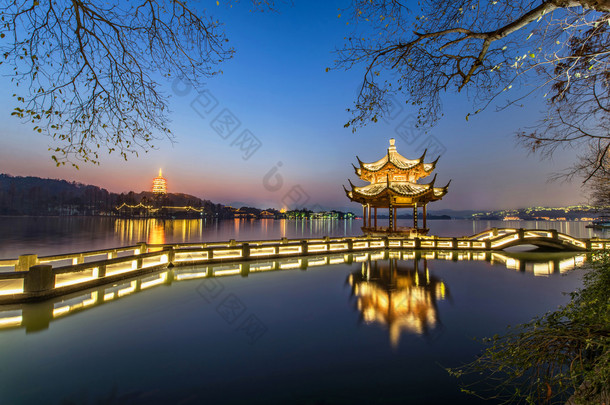 美丽的杭州，在黄昏时分，古代馆