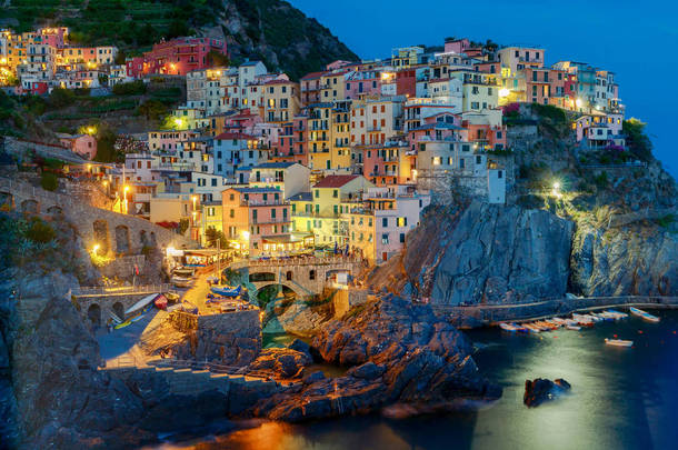 Manarola。在岩石上的村庄.