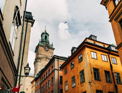 瑞典斯德哥尔摩老城的城市风光与美丽多彩的建筑