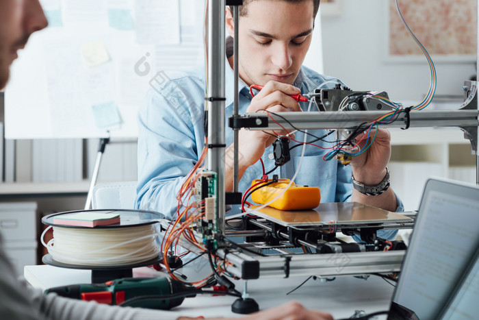 Students using a 3D printer