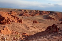 巴彦 zagh，蒙古的戈壁沙漠的怒火危崖