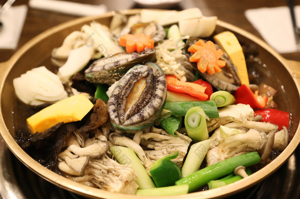 鲍鱼火锅被称为贵族的蘑菇，浦海
