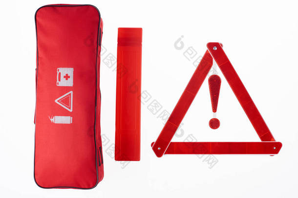 <strong>红色</strong>警告三角形和手提包在白色上的顶部视图