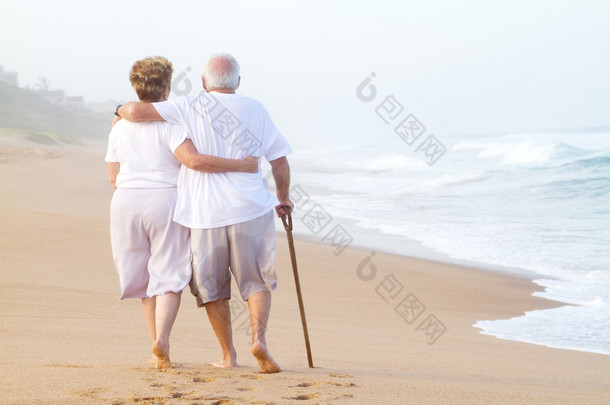 老夫妇散步