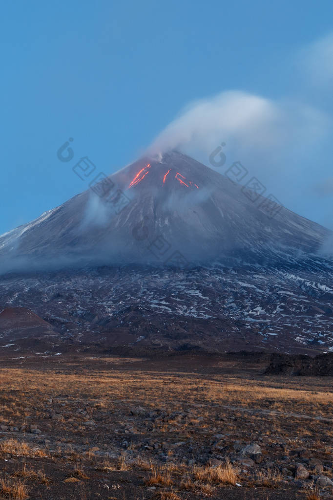 堪察加半岛上的 Klyuchevskaya 火山喷发火山