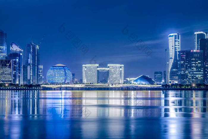 城市建筑景观的夜景图片-包图网企业站