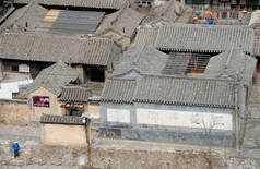 川底霞（英语：Cuandixia，简称川底霞）是中国北京附近的一座古镇或古村。关底霞是明代的一个城镇,可追溯到四百年前.川地峡有明清两代的建筑，有四合院