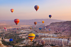 热气球飞越卡帕多西亚土耳其