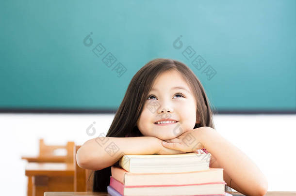 快乐的小女孩，书与思维的课堂