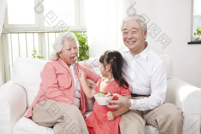 夫妇与孙女图片-包图网企业站