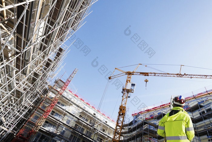 验船师里面的大型建筑工地道路施工 道路清洗,施工楼房