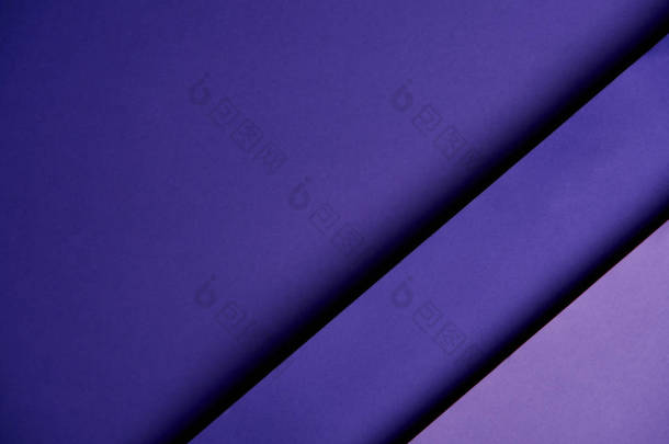 紫色纸的对角线图案