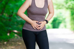 妇女腹部疼痛, 跑步时受伤, 运动中的创伤, 户外概念