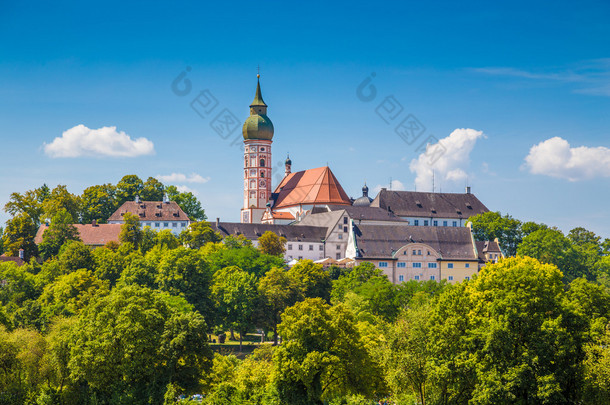 在夏天，施塔恩贝格区，上部的巴伐利亚，德国赫斯修道院