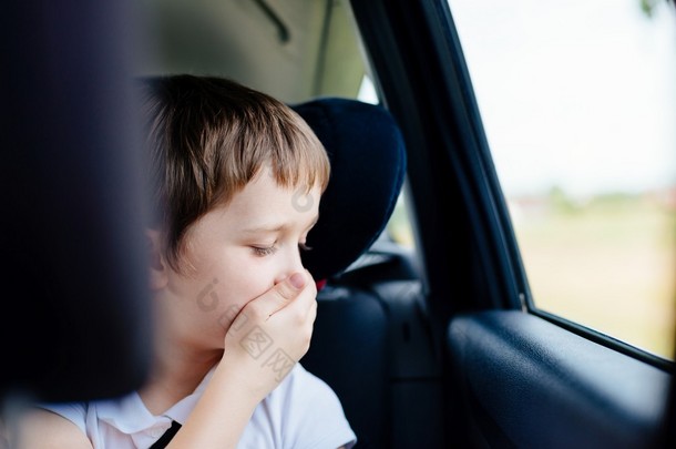 孩子患有晕车的车