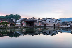 中国古村落在黎明