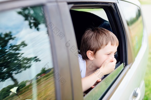 孩子患有晕车的车