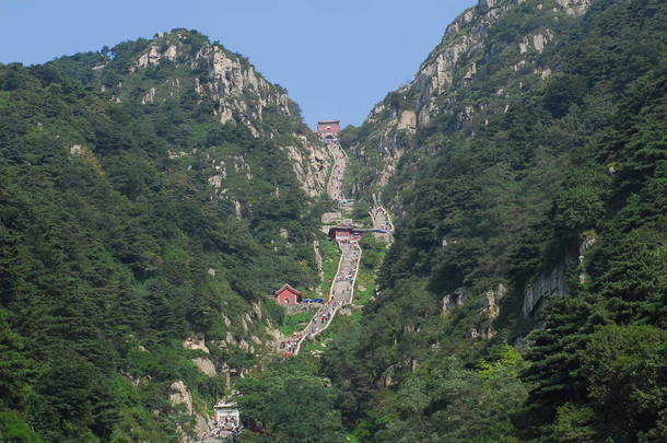 天国的阶梯，<strong>泰山</strong>