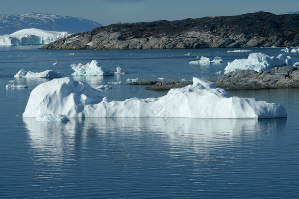 冰山在北冰洋在格陵兰岛伊卢利萨特，峡湾
