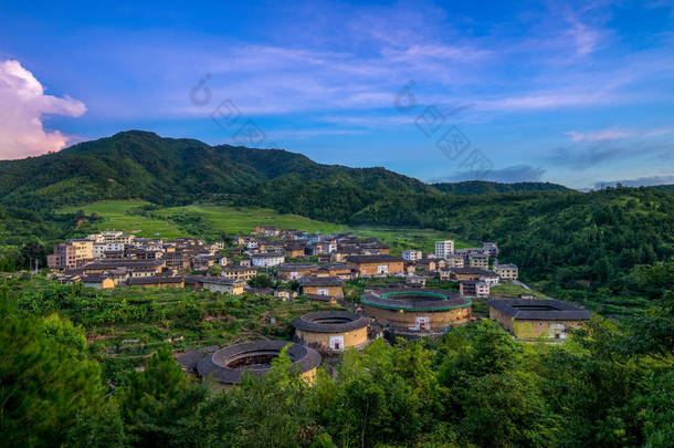 初溪土楼群集在中国福建的鸟瞰图