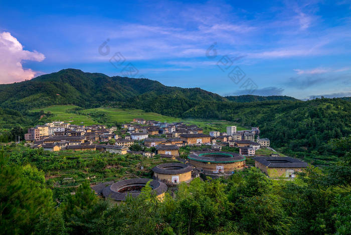 初溪土楼群集在中国福建的鸟瞰图