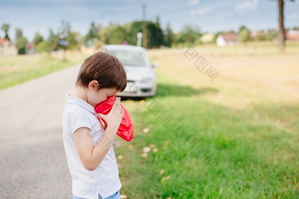 七年来岁<strong>的</strong>孩子患有晕车