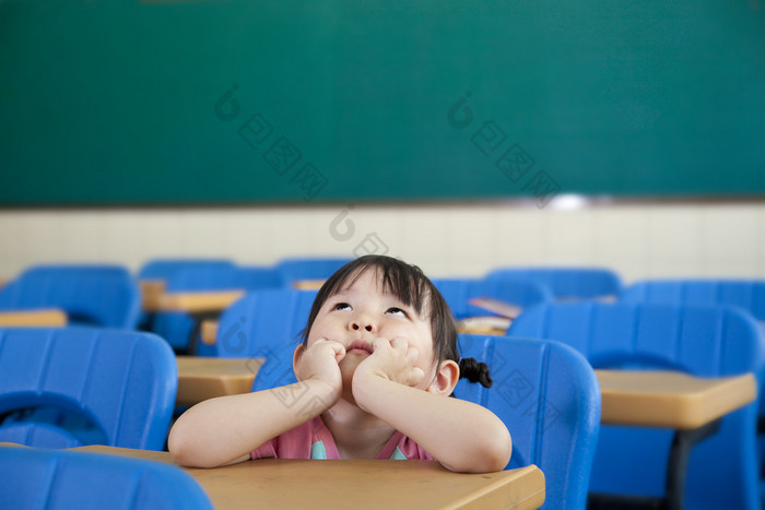 亚洲小女孩思维的类房