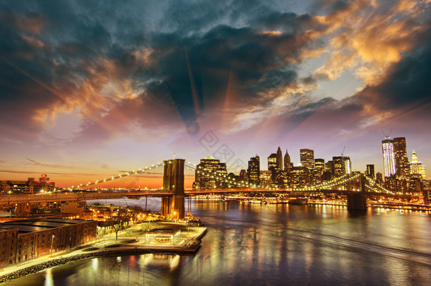 纽约城-曼哈顿地平线在冬季<strong>日落</strong>