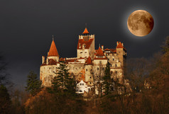 在满月的吸血鬼的城堡