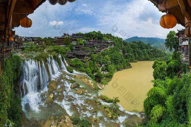 芙蓉古村瀑布-湖南-旅游背景