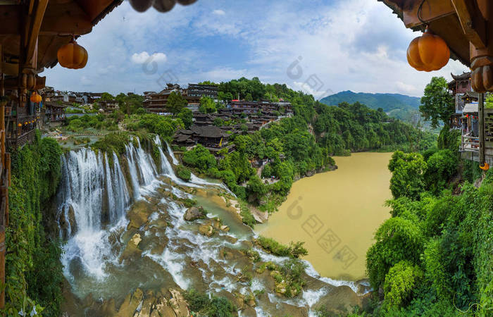 芙蓉古村瀑布-湖南-旅游背景