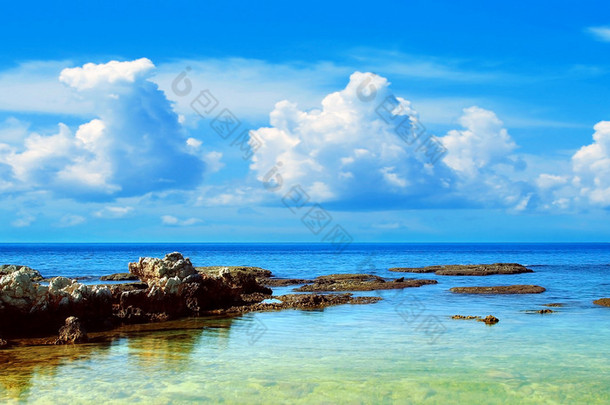 蓝色海滩风景