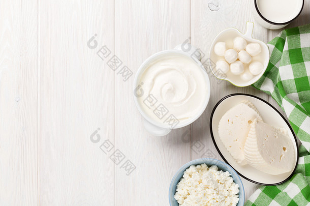 乳制品。酸奶、 <strong>牛奶</strong>、 奶酪、 酸奶和黄油
