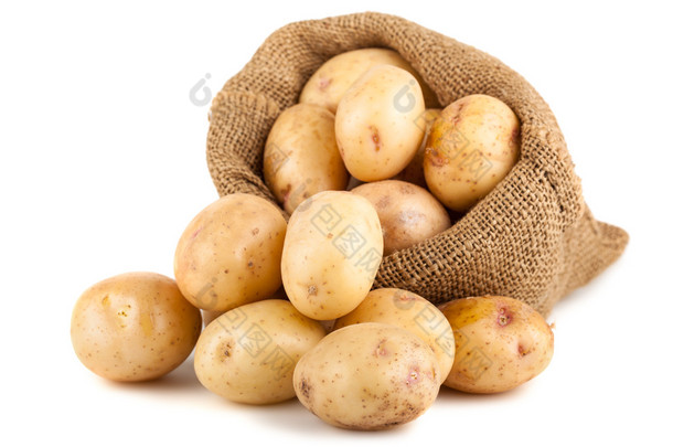 成熟土豆在麻布袋