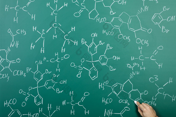 黑板上的有机化学公式