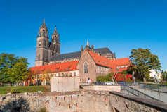瑰丽多彩大教堂的马格德堡在秋天，德国