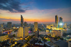 曼谷城市在日落的风景在 2018年底, 泰国.