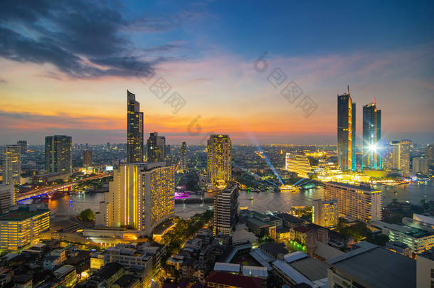 曼谷城市在日落的风景在 2018年底, 泰国.