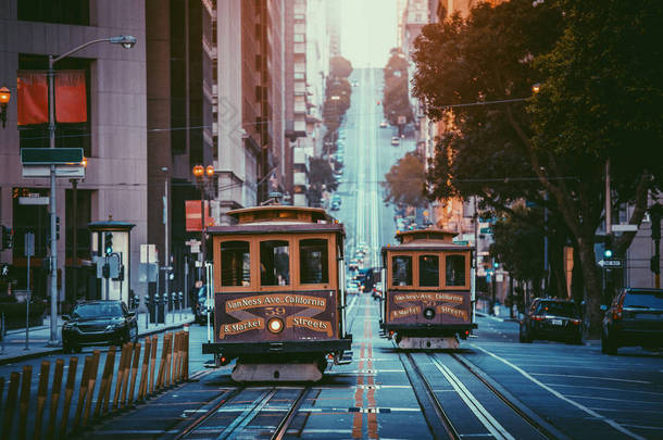 旧金山缆车加州街日出, 加利福尼亚州, 美国