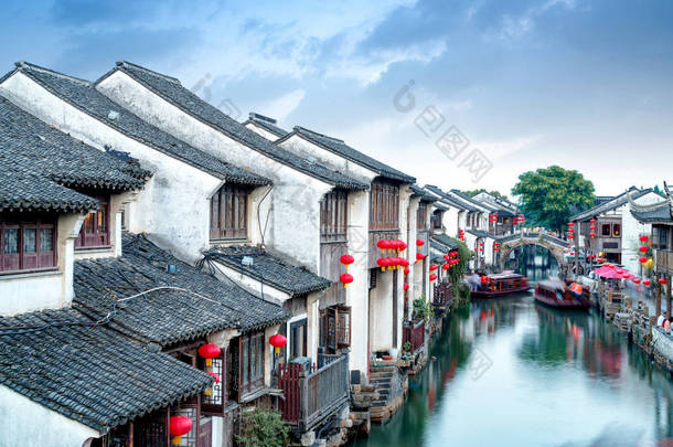 周庄, 中国是苏州地区著名的水上<strong>城市</strong>。长江以南有许多古老的城镇。.