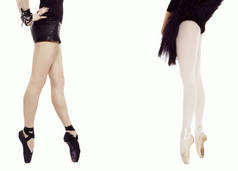 两个女人在芭蕾舞鞋的苗条的腿白色背景, 复制空间