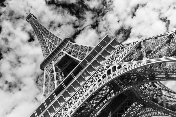 埃菲尔铁塔，巴黎。黑色和白色