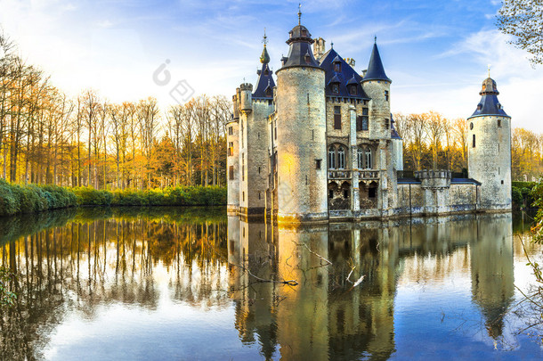 童话中的中世纪城堡的 Europe.Belgium，安特卫普地区