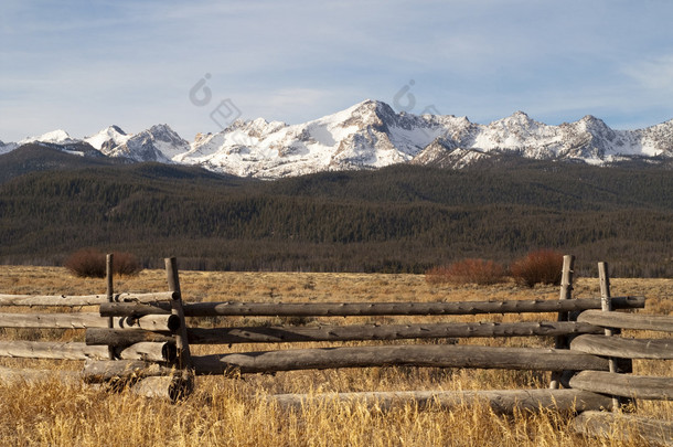牧场围栏太阳谷爱达荷州锯齿山范围