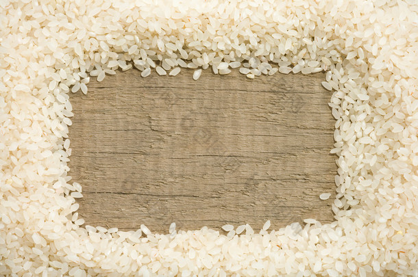 水稻籽粒木背景上