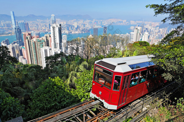 在高峰期，<strong>香港</strong>旅游电车