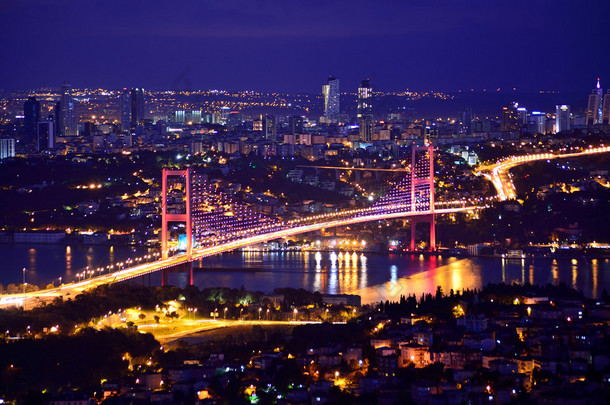 日出金色门桥和灯伊斯坦布尔，<strong>土耳其</strong>