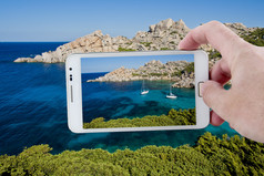 随着智能手机在撒丁岛拍照
